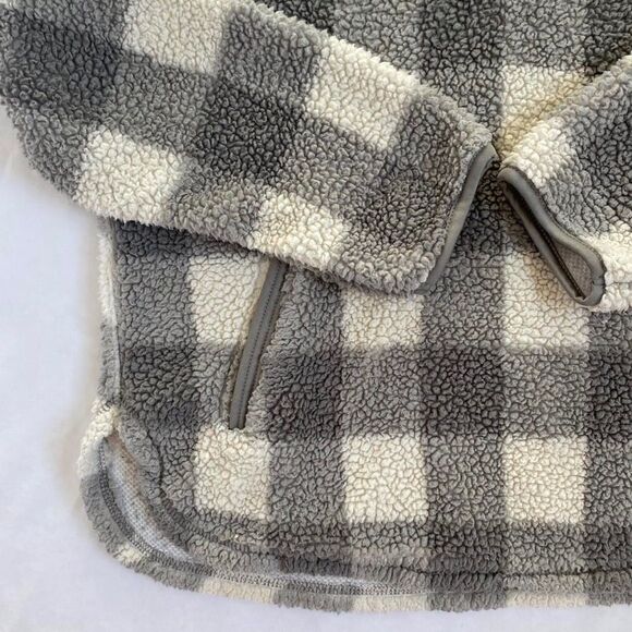 Gray and white buffalo plaid fluffy sherpa pullover - Picture 4 of 4